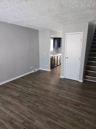 Main picture of 29 W Grand Ave