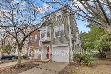 Main picture of 1128 Cypress Tree Pl