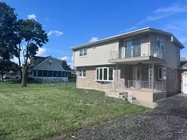 Main picture of 8323 Melvina Ave
