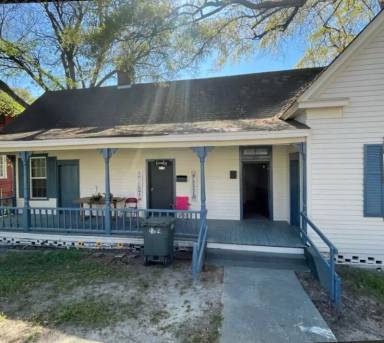 Main picture of 1372 Glover St