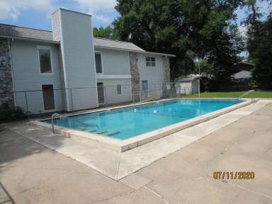Main picture of College Park Condominiums