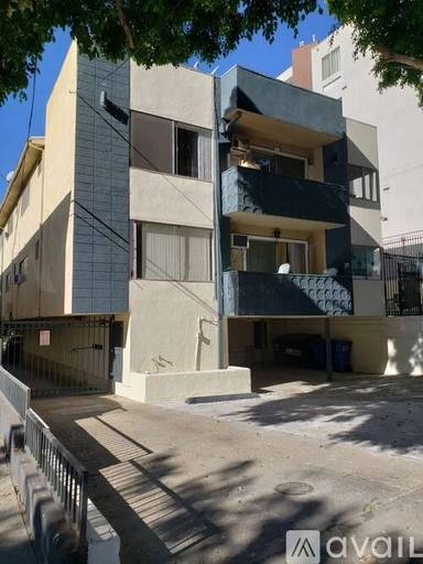 Main picture of 1433 N Fuller Ave