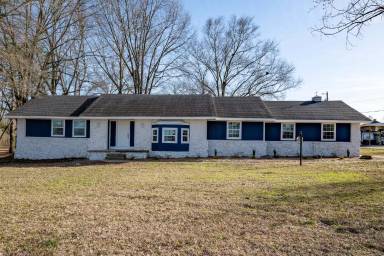 Main picture of 31 Old Country Ln