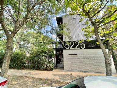 Main picture of 5225 N Ashland Ave