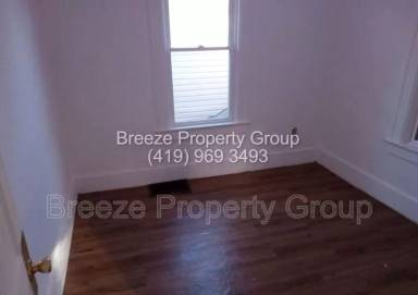 Main picture of 2050 Berdan Ave