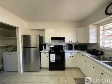 Main picture of 521 Palomas Dr SE