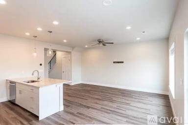 Main picture of 305 N Johnson Ave