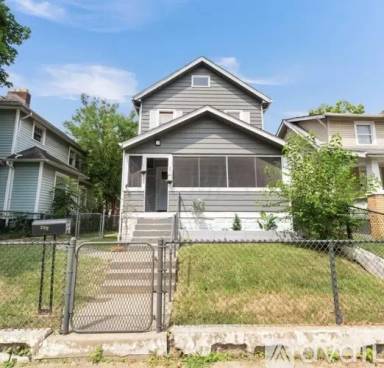Main picture of 205 N Oakley Ave