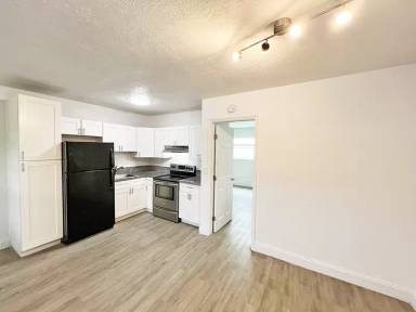 Main picture of 240 SW 8th St