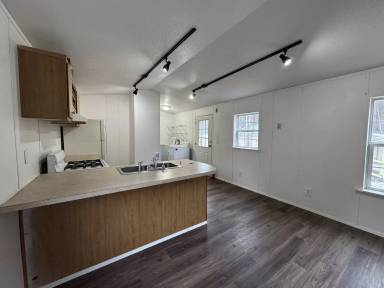 Main picture of 10 Sand Rd