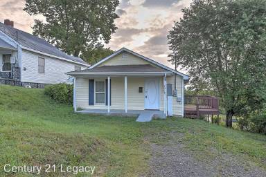 Main picture of 2019 Lowell Dr