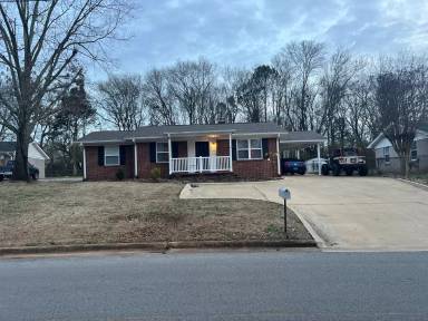 Main picture of 105 Davis Ave