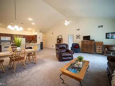 Main picture of 106 N Lakeview Dr