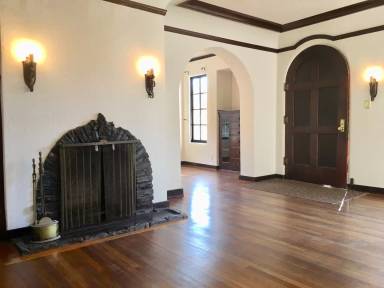 Main picture of 4225 NE Davis St