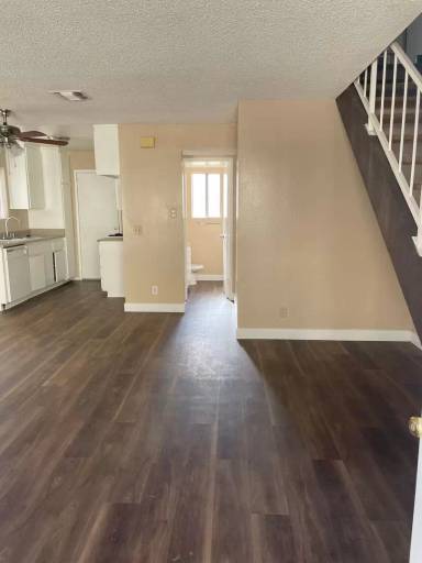 Main picture of 1024 Carob Way