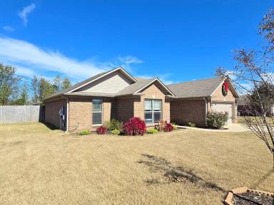 Main picture of 369 Robinson Rd