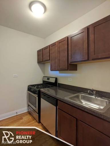 Main picture of 620-30 W Cornelia Ave