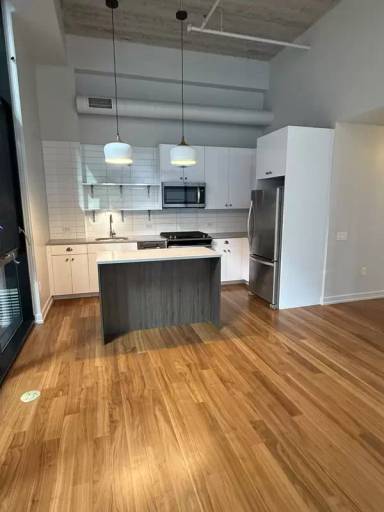 Main picture of 160 W Superior St