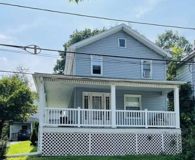 Main picture of 461 Oak St