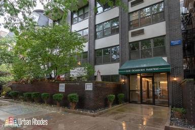 Main picture of 1446 N Dearborn St