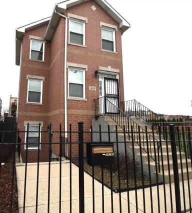 Main picture of 3629 S Indiana Ave