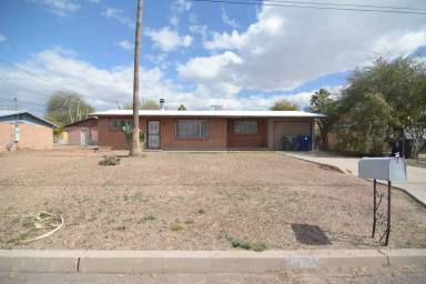 Main picture of 2012 N Cloverland Ave