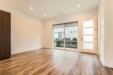 Main picture of 5715 N Michigan Ave