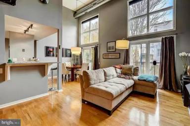 Main picture of 182 Gay St