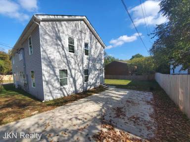 Main picture of 417 Spring St NW