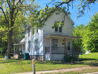 Main picture of 688 W Tompkins St