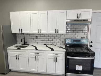 Main picture of 496 W State St
