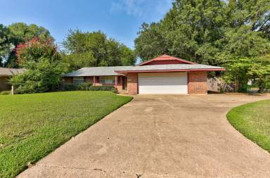 Main picture of 1202 Benson Dr