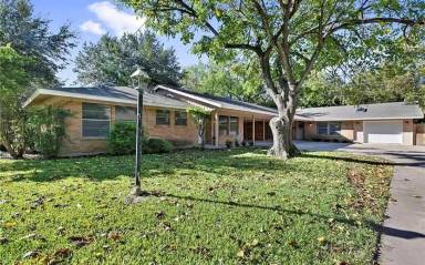 Main picture of 6110 Bullard Dr