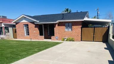 Main picture of 1136 E Almeria Rd