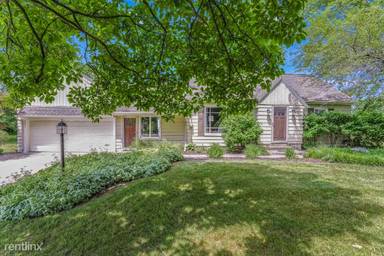 Main picture of 4047 Michigan St NE