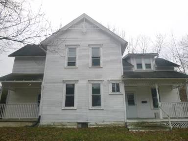 Main picture of 696 Allyn St