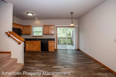 Main picture of 702 Oakbrook Pl