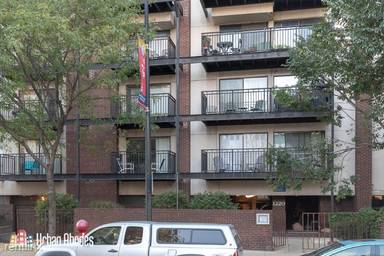 Main picture of 1220 N La Salle Dr