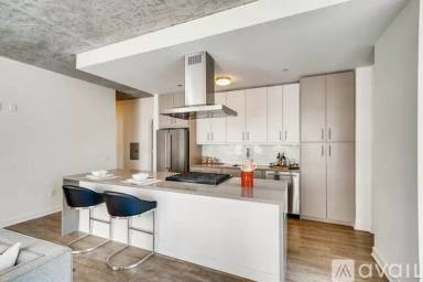 Main picture of 423 E Ohio St