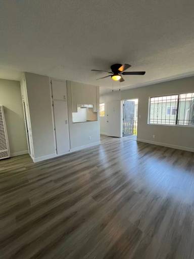 Main picture of 859 W 81st St