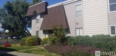 Main picture of 5722 Hillsdale Blvd