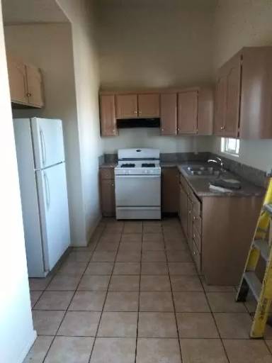Main picture of 5869 S Figueroa St