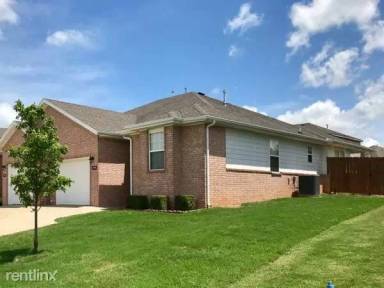 Main picture of 1000 Oakwood Ln