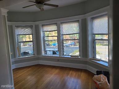 Main picture of 7661 N Sheridan Rd