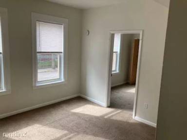 Main picture of 4404 Commonwealth St