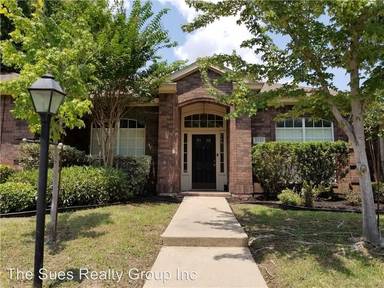 Main picture of 2720 Olympia Dr