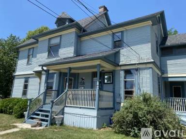 Main picture of 106 N Van Buren St