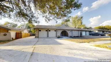 Main picture of 6900 Forest Mdw St