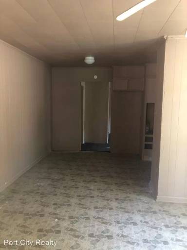 Main picture of 6510 1/2 Henderson Ave