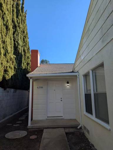Main picture of 6208 S Fairfax Ave